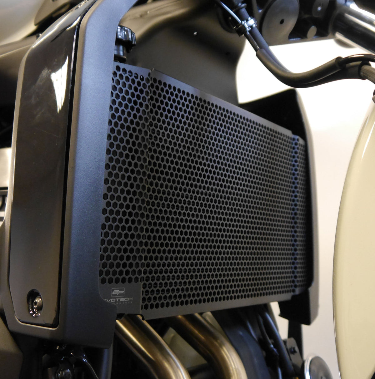 Evotech Kawasaki Vulcan S SE Radiator Guard 2017 - 3