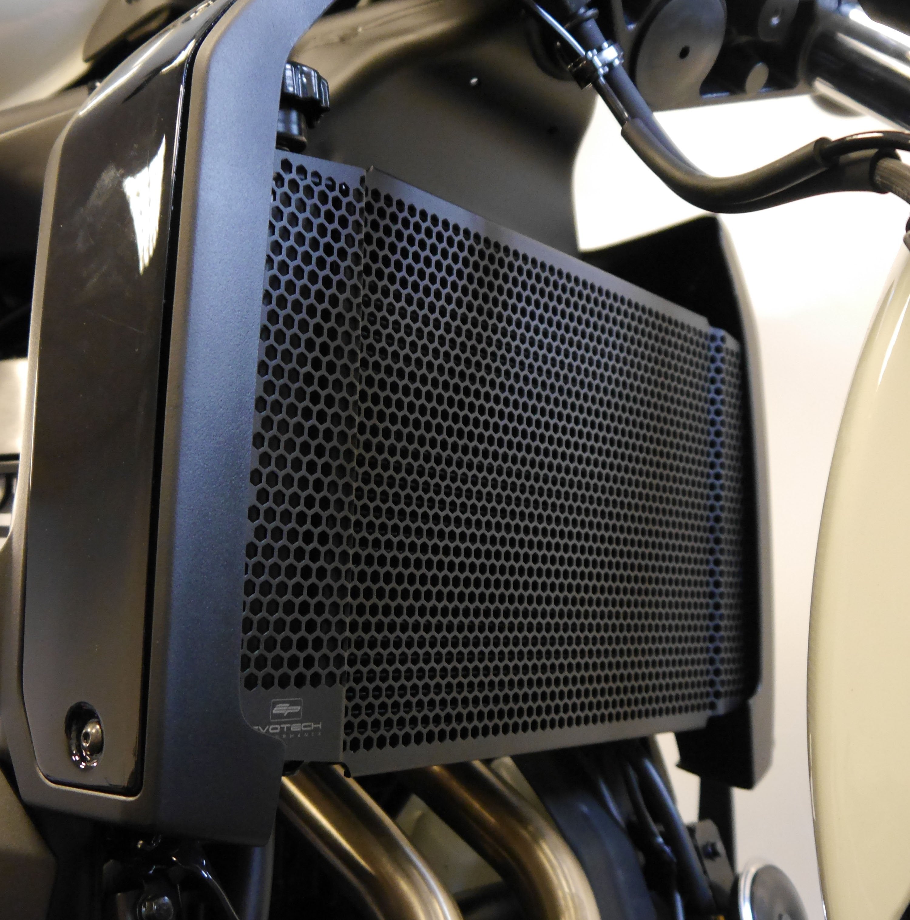 Evotech Kawasaki Vulcan S Sport Radiator Guard (2018-2020) - 3