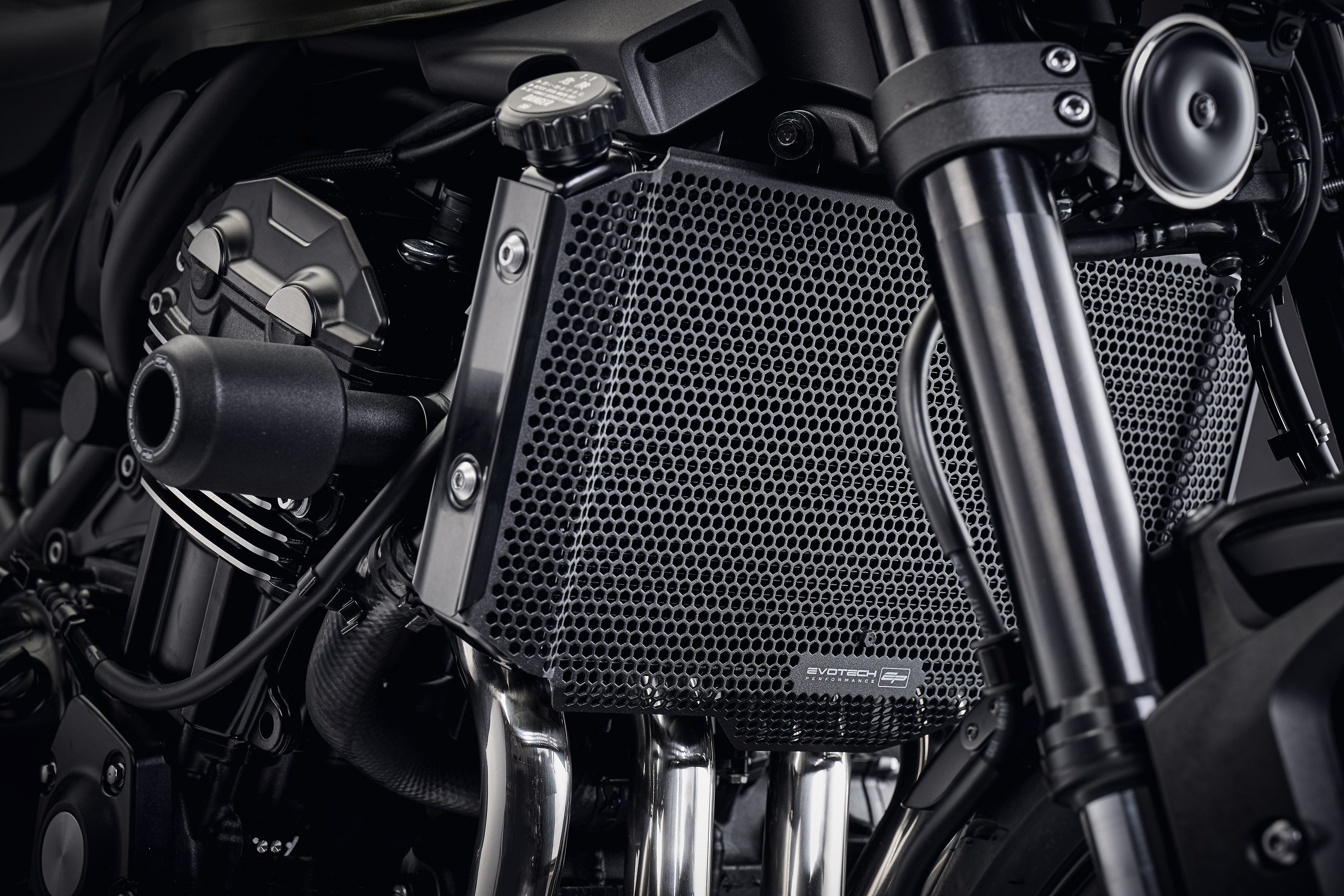 Evotech Kawasaki Z900RS Radiator Guard (2018 - 2020) - 2