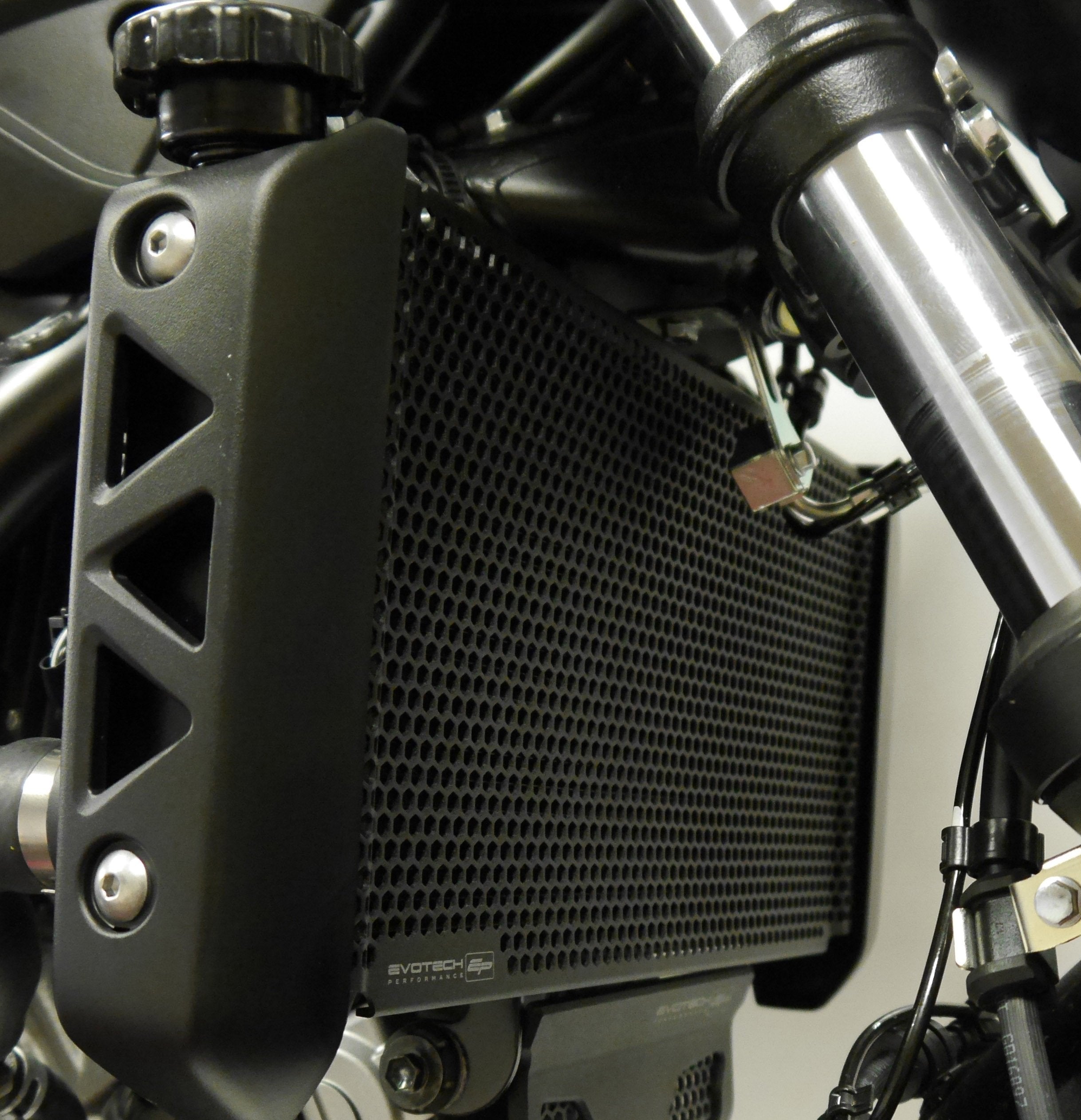 Evotech Radiator Guard - Suzuki SV650X (2018+) - 2